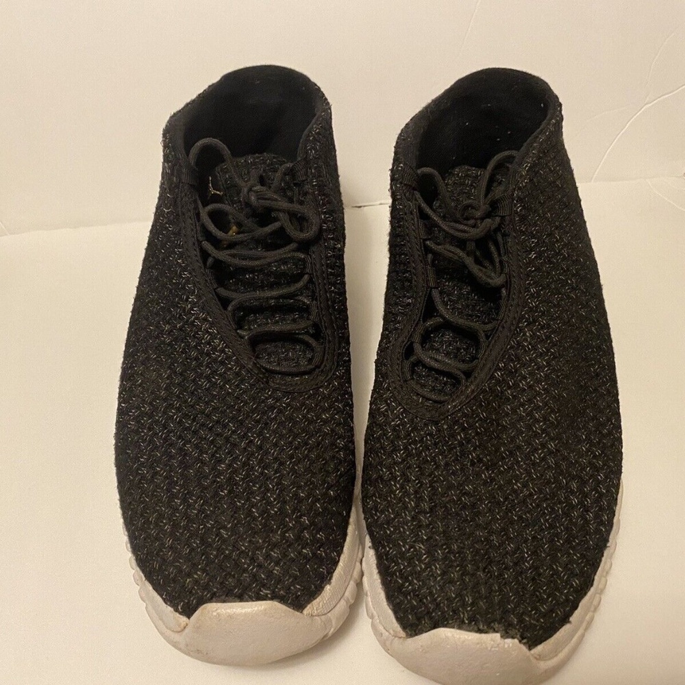 Jordan Future – Black – White Sole 7y